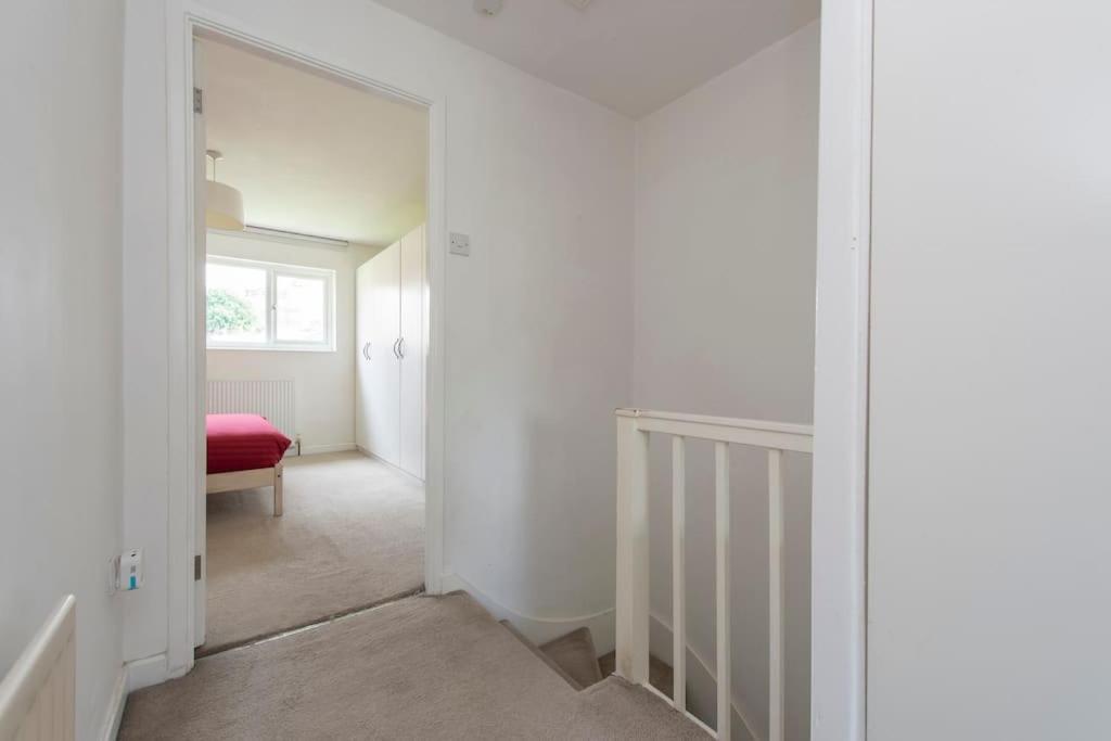 Lovely 2-bed 15 Minutes To Vakantiehuis