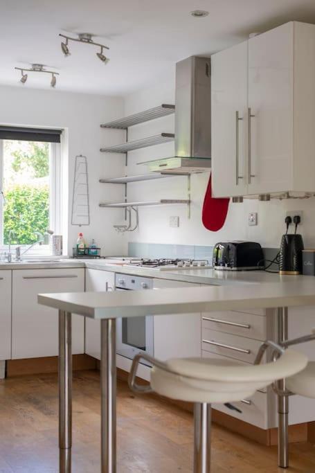 Lovely 2-bed 15 Minutes To Londen